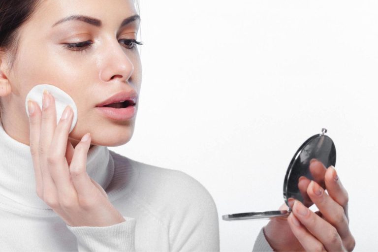 Makeup for Oily Skin_ Products and Techniques for a Shine-Free Face